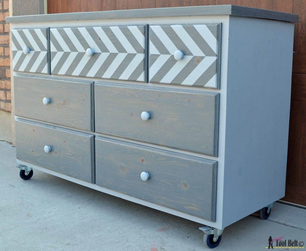 Gorgeous 7 Drawer Dresser – Made from Pallets!!